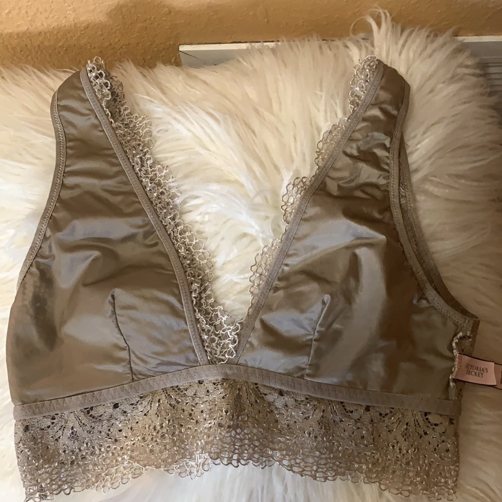 Victoria’s Secret Brassiere - Picture 6 of 7